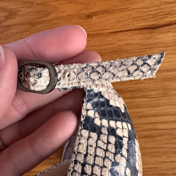 Stuart Weitzman Nearlynude Clear Heel Snake Print Sandal Heels Size 7 - Picture 13 of 14